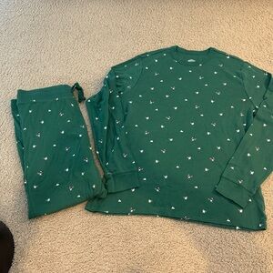 Wonders how Green Men’s Pajamas